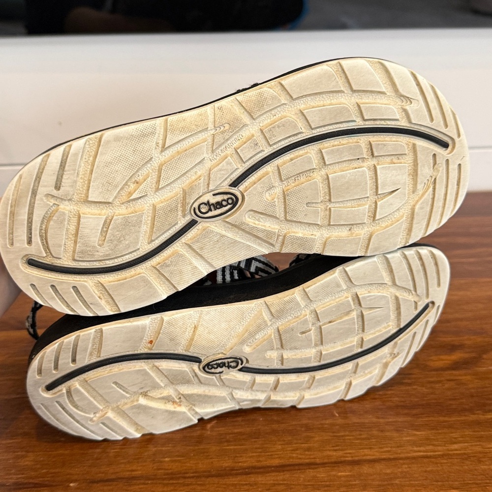 Chaco Sandals Size 6 Black White Pattern Adjustable Outdoor Hiking - Picture 11 of 11